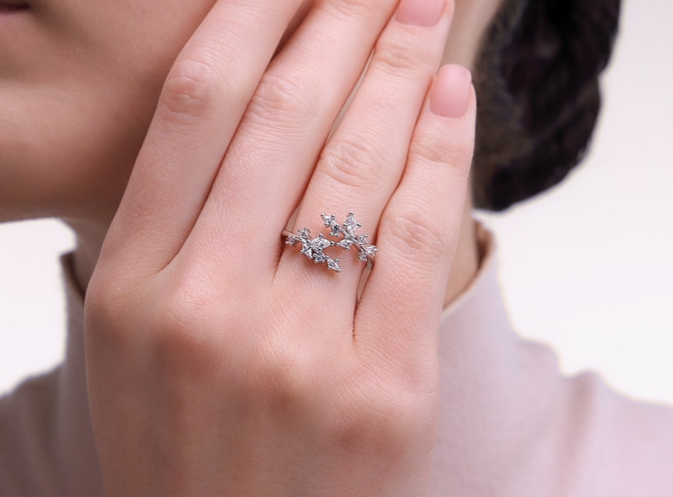 Bague en argent avec zircon cubique arbre — 2