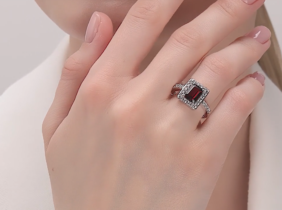 Bague en argent ornée d'un grenat naturel et d'un zircon cubique — 4