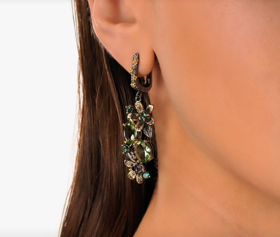 Boucles d'oreilles en argent ornées de spinelles, d'alpanites et de zirconiums cubiques — 3