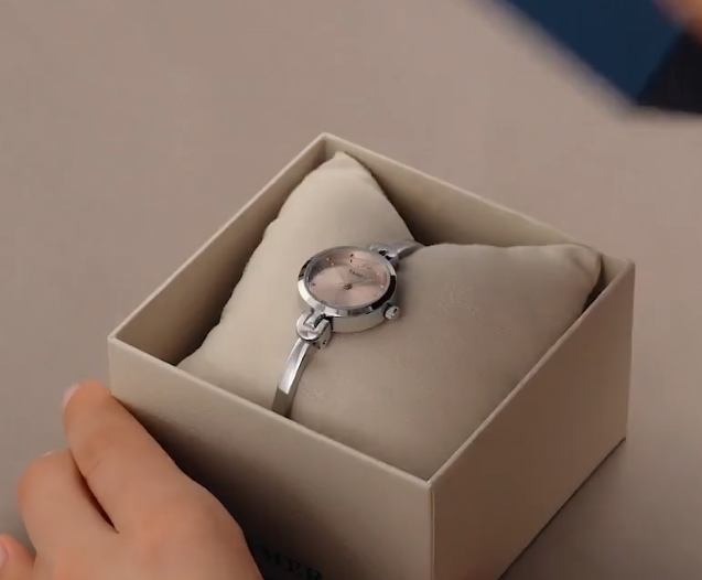 Montre pour femme  à quartz japonais