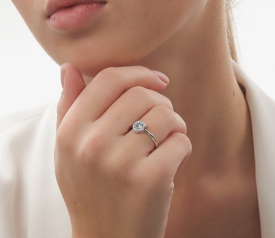 Bague en argent ornée de topazes naturelles et de zirconiums cubiques — 3
