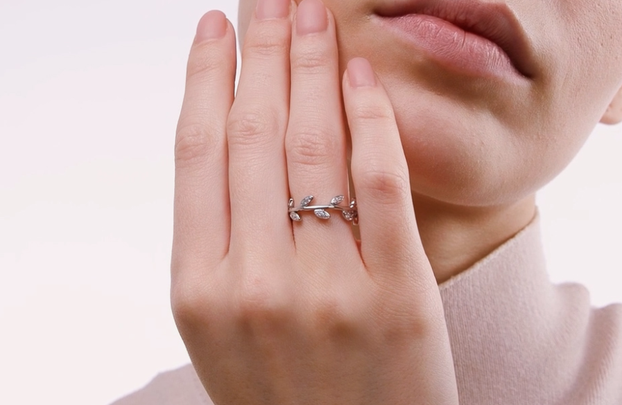 Bague en argent avec zircon cubique feuille — 3